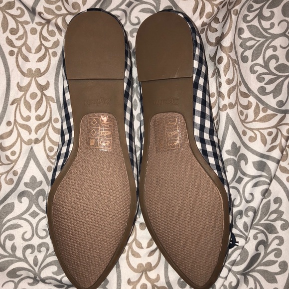 Navy pointy flats 7 1/2! - Picture 3 of 3